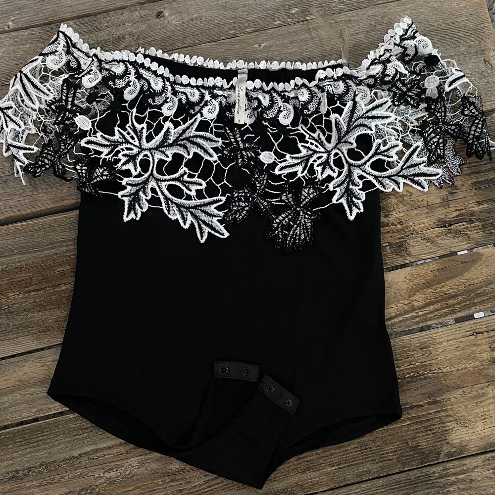 off-the-shoulder, Black thong Bodysuit - Size M